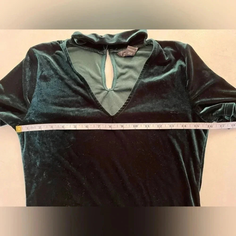 Streetwear Society/ 🌳 Forest green  velvet choker t-shirt/ Size US M - Picture 11 of 12